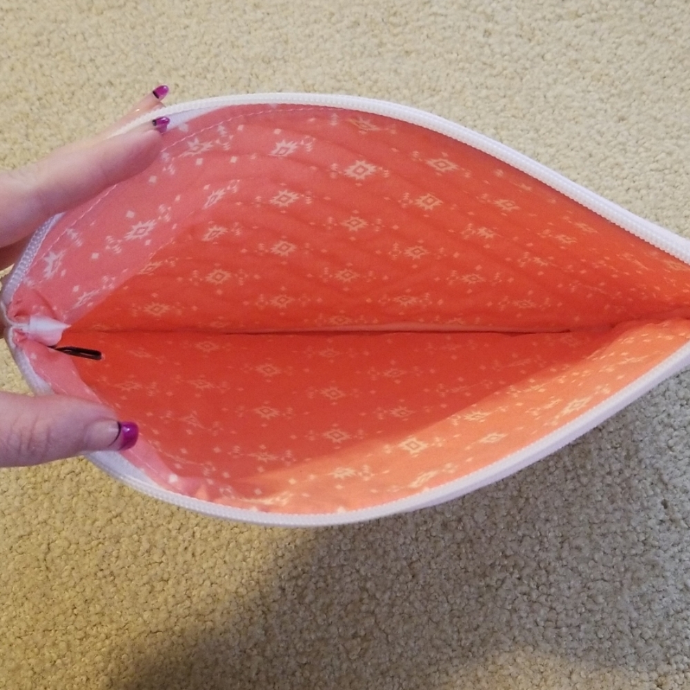 ⬇️⭐ New Large Cosmetic Bags - XOXO ⭐ - Picture 5 of 7